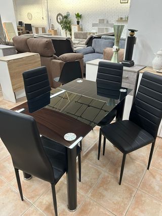 Mesa comedor + 4 sillas negras acolchadas