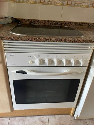 Campana, Vitrocerámica y Horno, marca TEKA