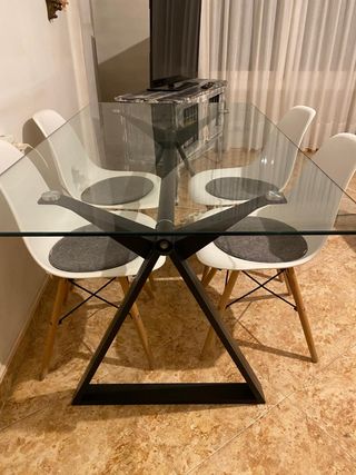 Mesa Comedor Cristal y Metal Negra