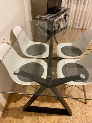 Mesa Comedor Cristal y Metal Negra
