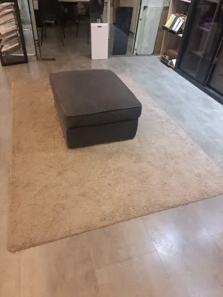 Alfombra beige de tela