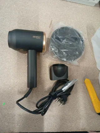 Secador de pelo DEWILY Modelo 9246