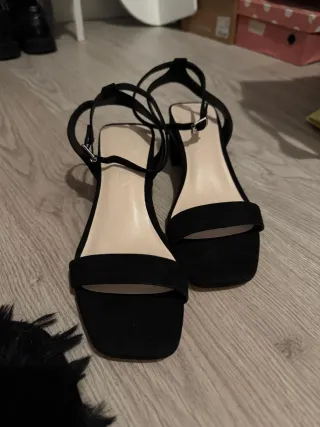 Sandalias Only tacón bajo negras