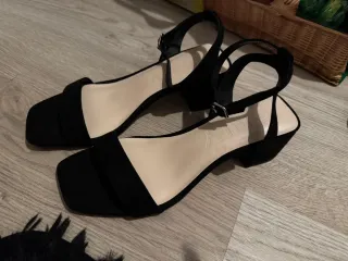 Sandalias Only tacón bajo negras
