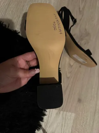 Sandalias Only tacón bajo negras