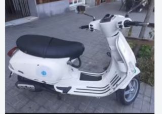 Moto Scooter Blanc Piaggio Vespa 50cc S2T-2007