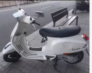 Moto Scooter Blanc Piaggio Vespa 50cc S2T-2007