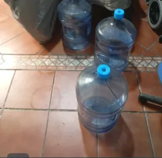 Garrafas vacías de agua potable 20L