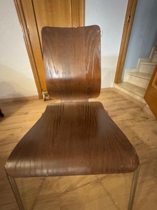 Mesa redonda de madera con 4 sillas