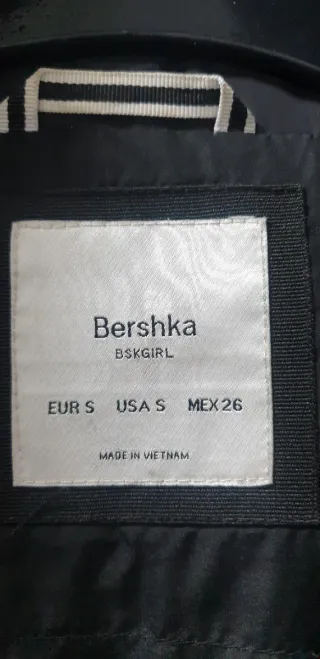 Chaqueta acolchada mujer Bershka negra
