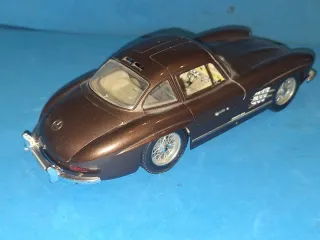 Burago 1:18 Mercedes 300 SL Alas de Gaviota