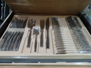 Cubertería de metal nueva