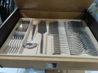 Cubertería de metal nueva