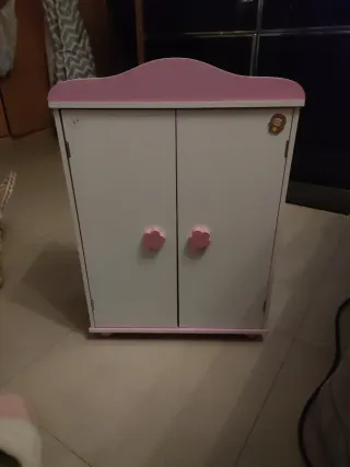 Armario infantil rosa y blanco