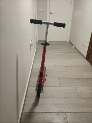 Patinete plegable rojo marca tijuana para niños