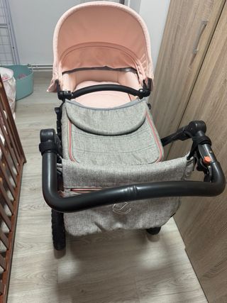Cochecito de bebé rosa y gris negociable