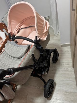 Cochecito de bebé rosa y gris negociable