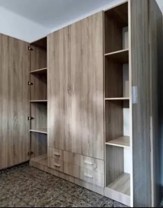 Armario blanco de madera