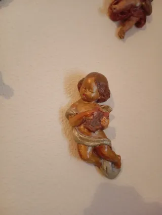 Angelitos de escayola decorativos