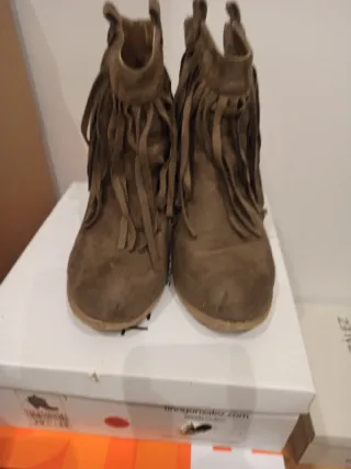Botines de ante con flecos talla 38