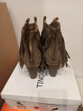 Botines de ante con flecos talla 38