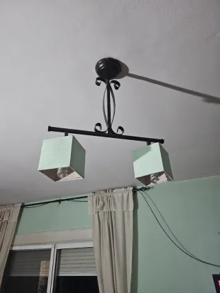 Lámparas  de techo moderna, son dos lampsras igual