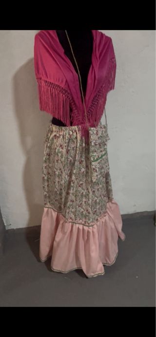 Zagalejo floral con volantes