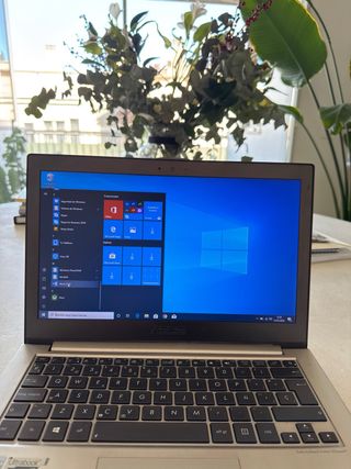 Portátil ASUS Plata y Negro