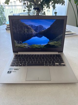 Portátil ASUS Plata y Negro