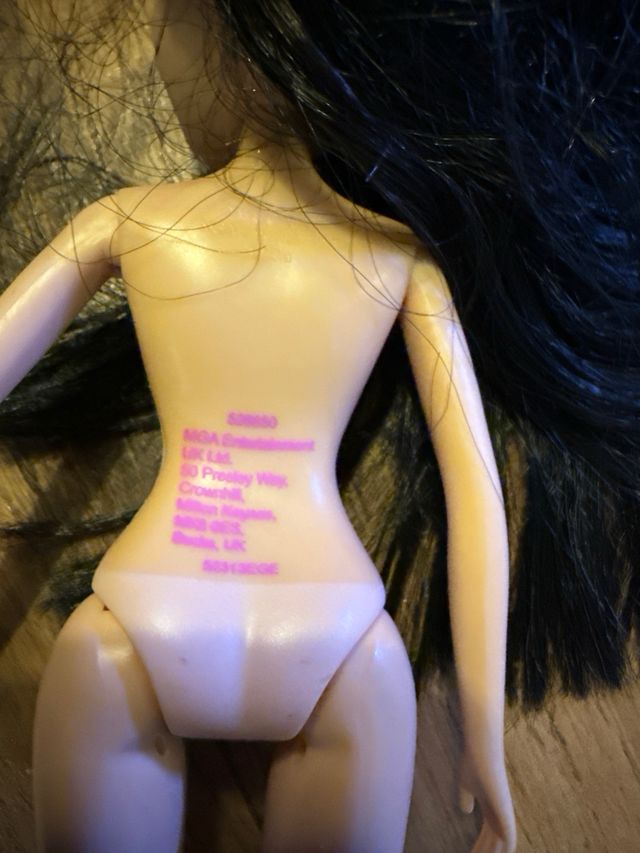 Muñeca Bratz pelo negro