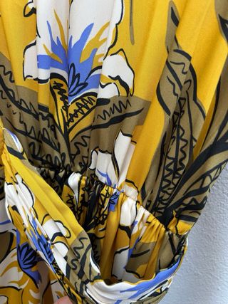 Vestido Zara flores raso