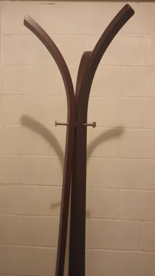 Perchero de madera wengue