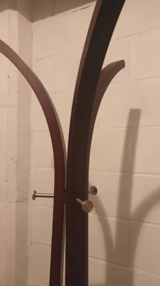 Perchero de madera wengue