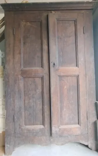 Armadio noce massiccio 1800