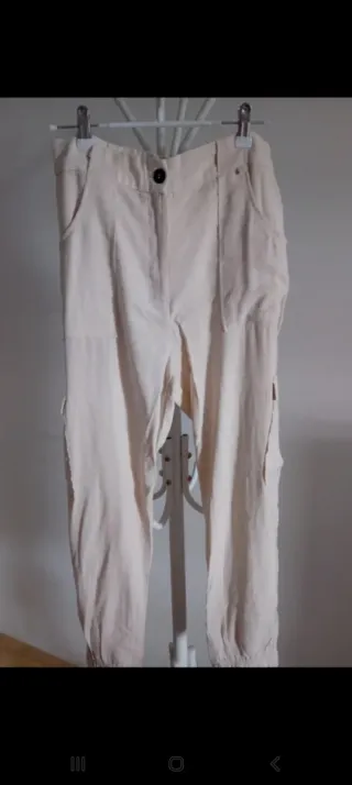 Pantalón cargo beige