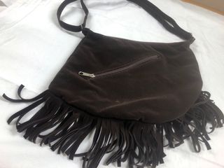 Bolso bandolera marrón con flecos