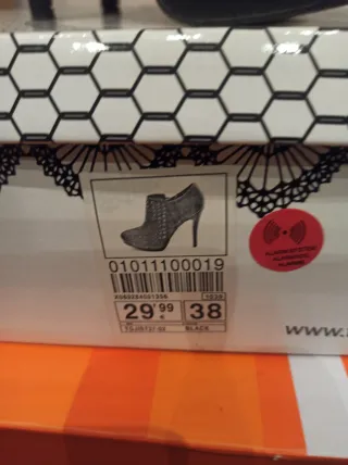 Botines negros con tachuelas