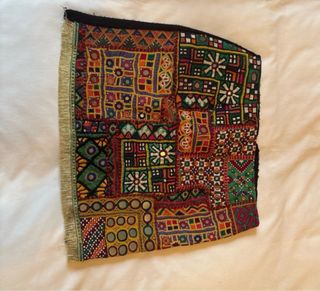 Falda patchwork bordada flecos