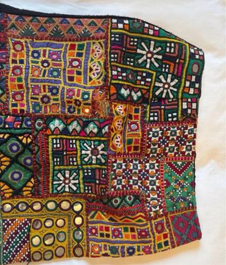 Falda patchwork bordada flecos