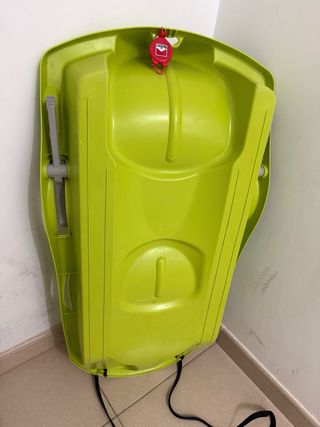 Trineo verde con cuerda