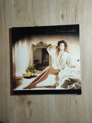 Sandra lote : Mirrors, Paintings in Yellow