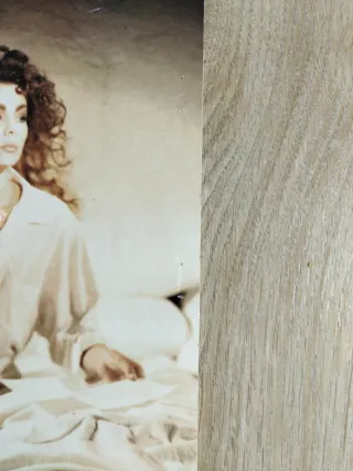 Sandra lote : Mirrors, Paintings in Yellow