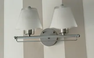 Lámpara de pared doble plateada