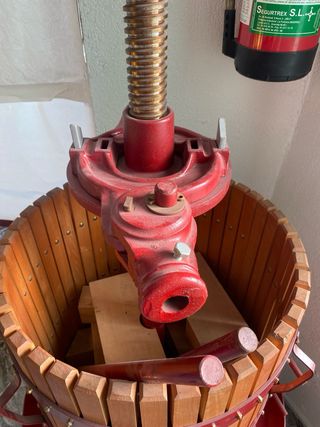 Prensa de vino de madera