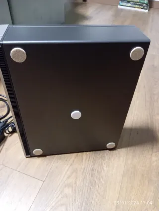 Ordenador de sobremesa Lenovo plateado