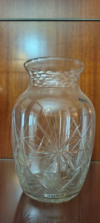Jarrón de cristal tallado