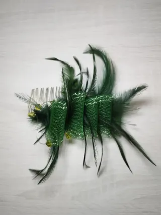 Tocado/Peineta Verde Esmeralda con Plumas
