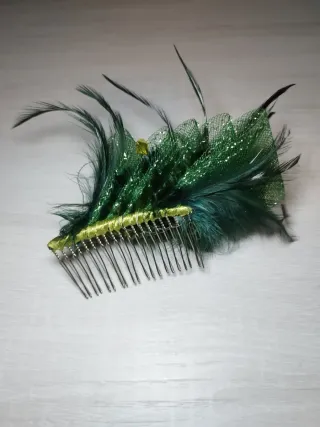 Tocado/Peineta Verde Esmeralda con Plumas