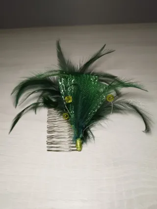 Tocado/Peineta Verde Esmeralda con Plumas