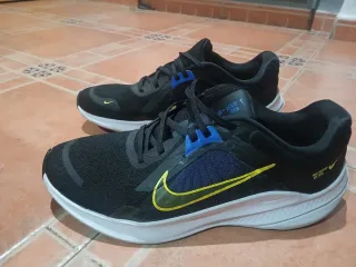 Zapatillas Nike Negras y Amarillas